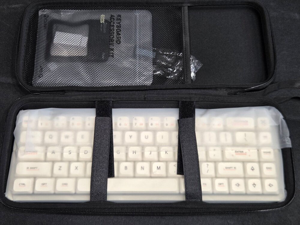 Iquunix MAGI 65 Wireless Mechanical Keyboard 65% White New Open Box